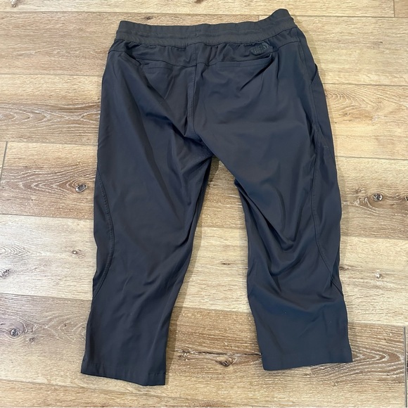The North Face Women’s Cropped Dark Gray Dri-Fit Pull-On Pants Size XL GUC - Picture 9 of 9